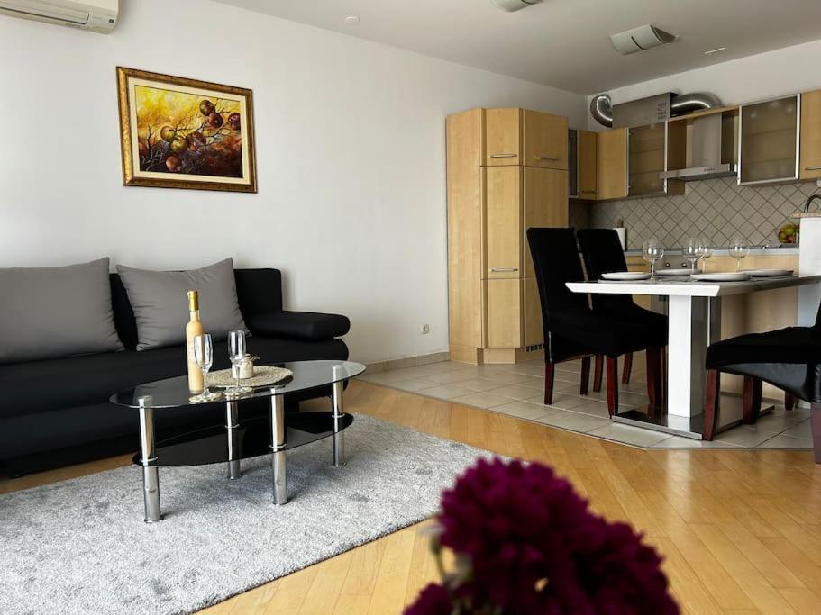 Sea View Apartment Split Exterior photo